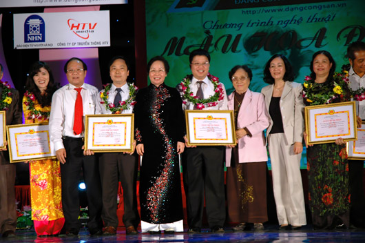 Ân tình và sâu lắng chương trình “Màu hoa đỏ” lần thứ 4 năm 2011